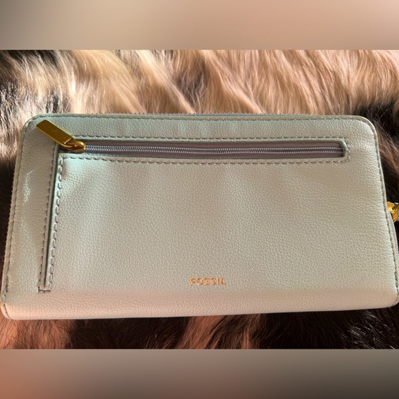 Gorgeous Fossil Leather Wristlet Wallet - Picture 2 of 4